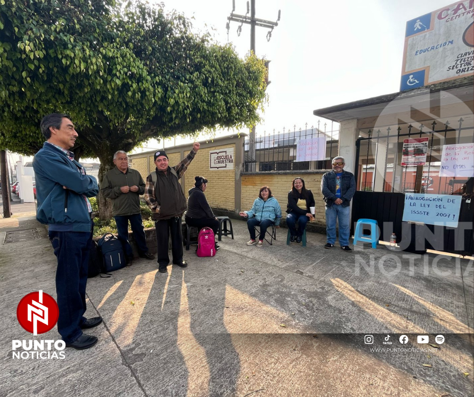 Docentes de la CNTE “Boicotean” Consejo Técnico en el CAM en Protesta Contra la Reforma a la Ley del ISSSTE