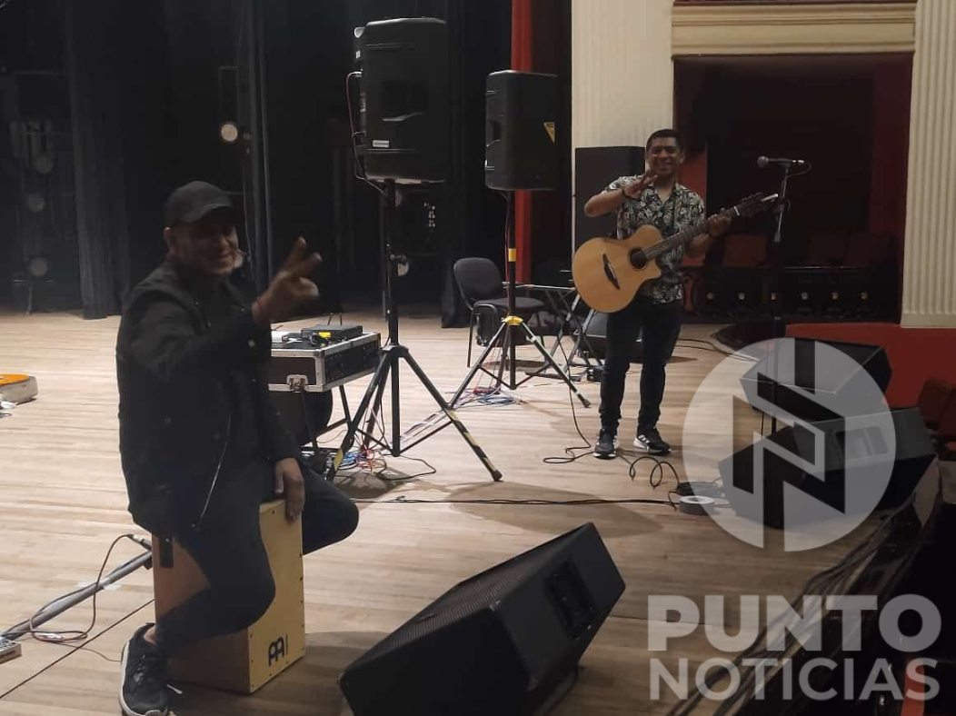 Cantautor nogalense abre concierto de Nicho Hinojosa en Orizaba