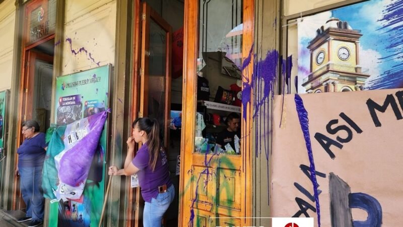 Protesta feminista en Orizaba deja daños en edificios y agresión a periodista