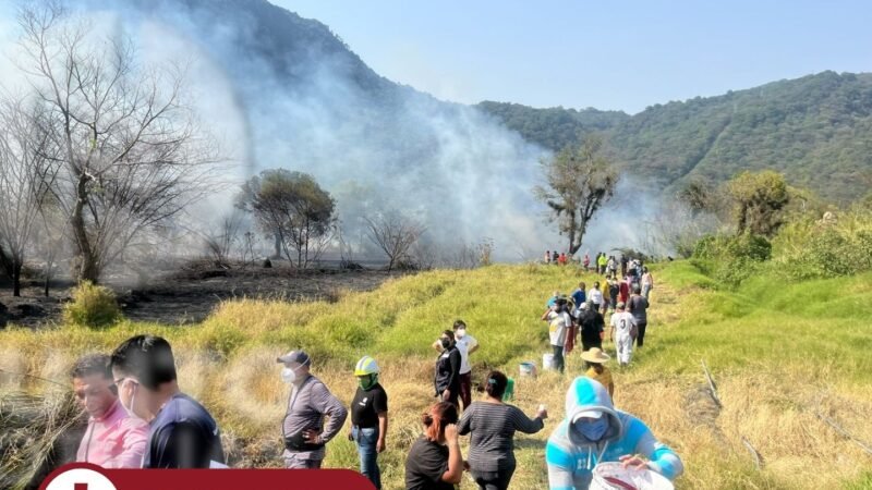 Vecinos sofocan y controlan incendio incendio en el Fraccionamiento Villas de Rio Blanco