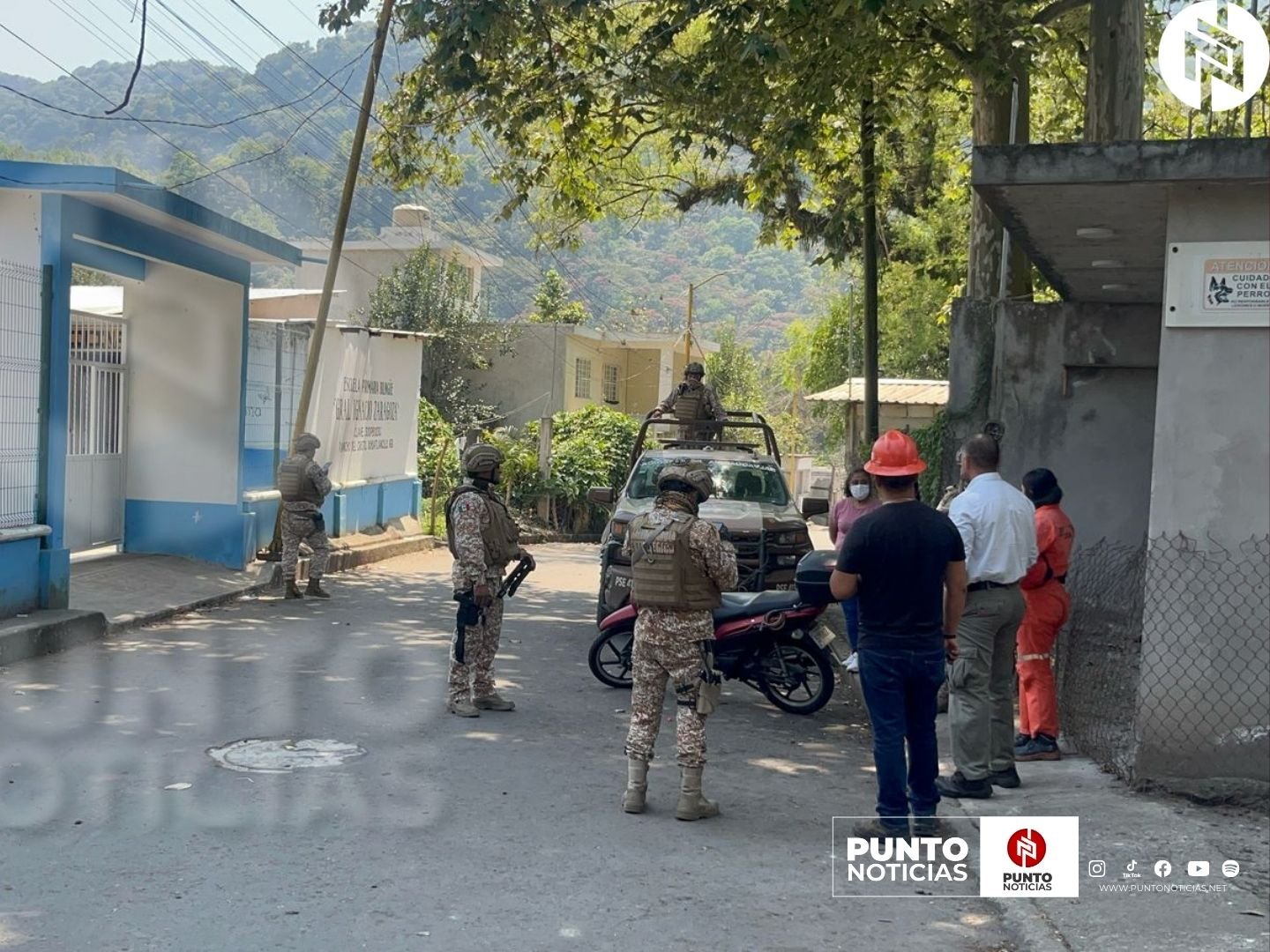 Evacúan escuela en Ixhuatlancillo por fuga de gas; un alumno se desmayó y otros más presentaron dolor de cabeza y nauseas