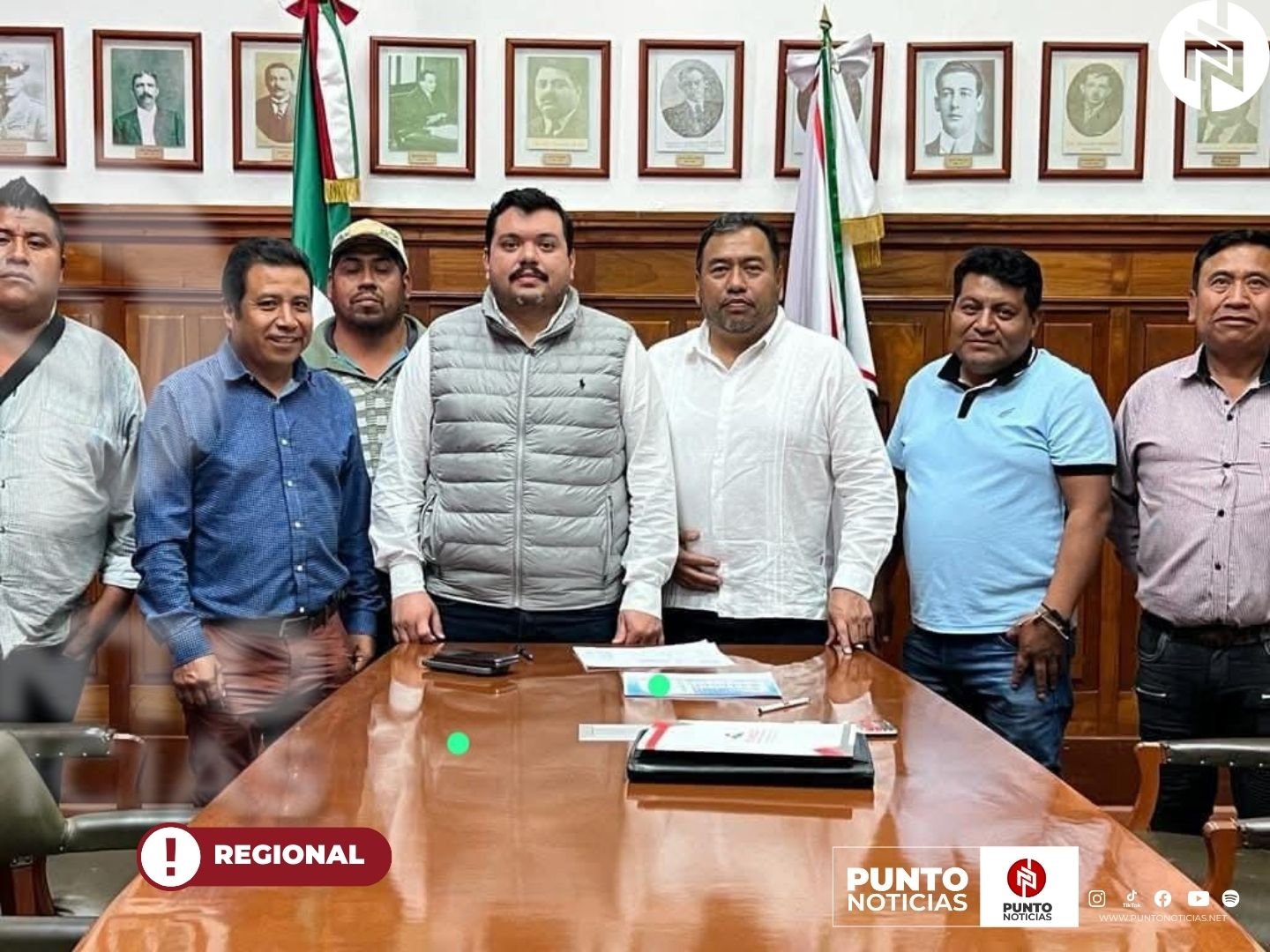 Militantes de Atlahuilco acusan de traición al tesorero priista y candidato de Morena