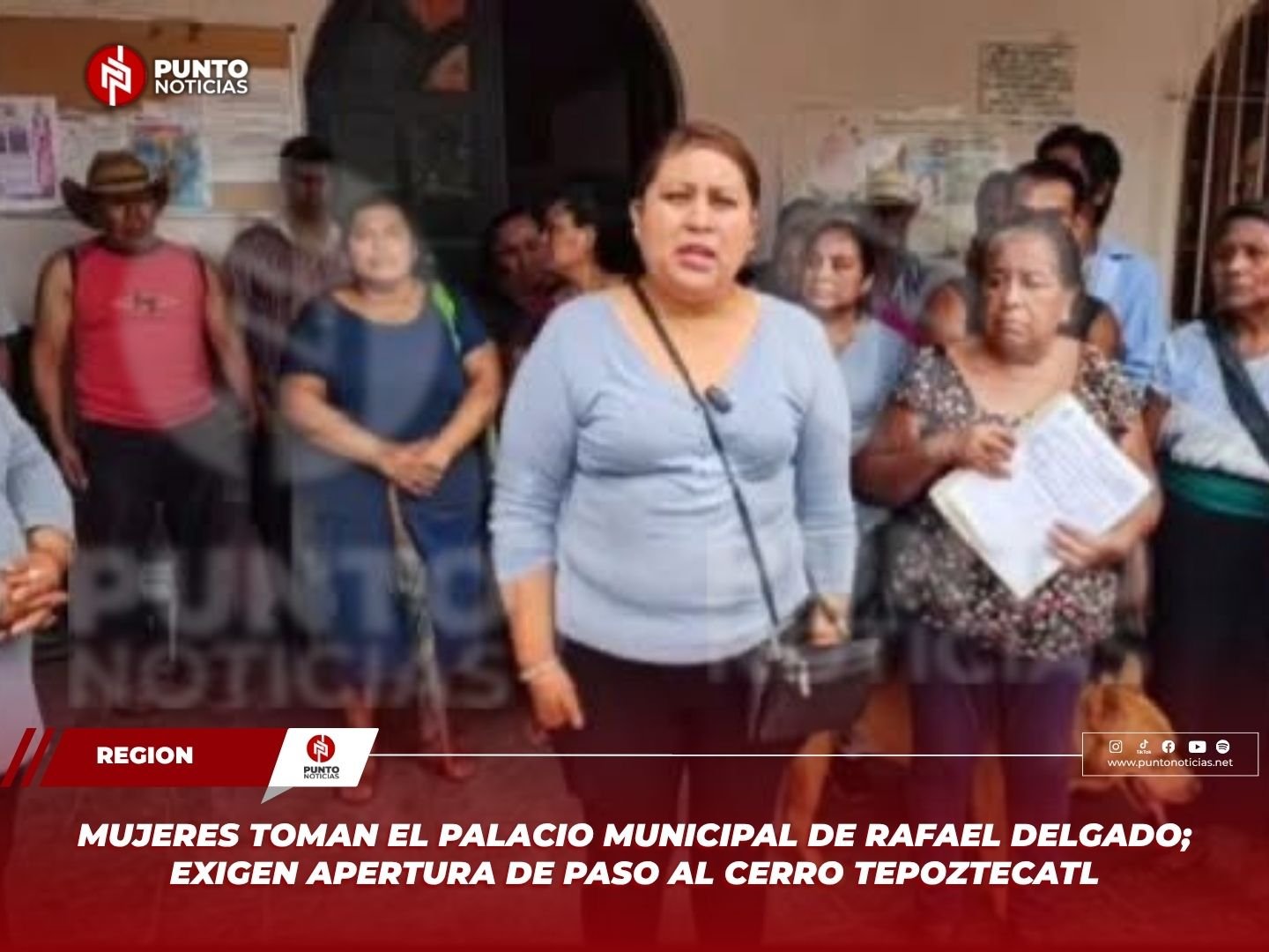 Mujeres toman el palacio municipal de Rafael Delgado; exigen apertura de paso al cerro Tepoztecatl