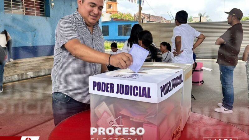 Presidentes municipales de la región de las Altas Montañas cumplen con su deber ciudadano y acuden a votar