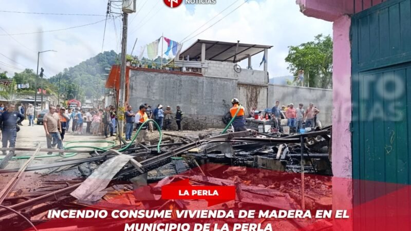 Incendio consume vivienda de madera en el municipio de La Perla