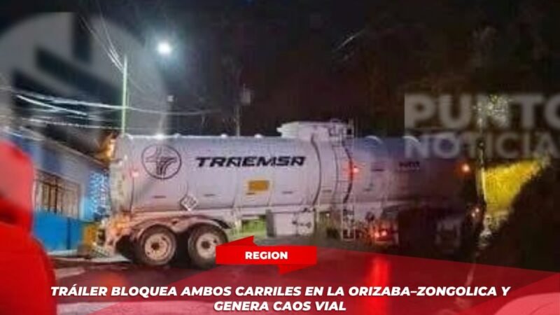 Tráiler bloquea ambos carriles en la Orizaba–Zongolica y genera caos vial
