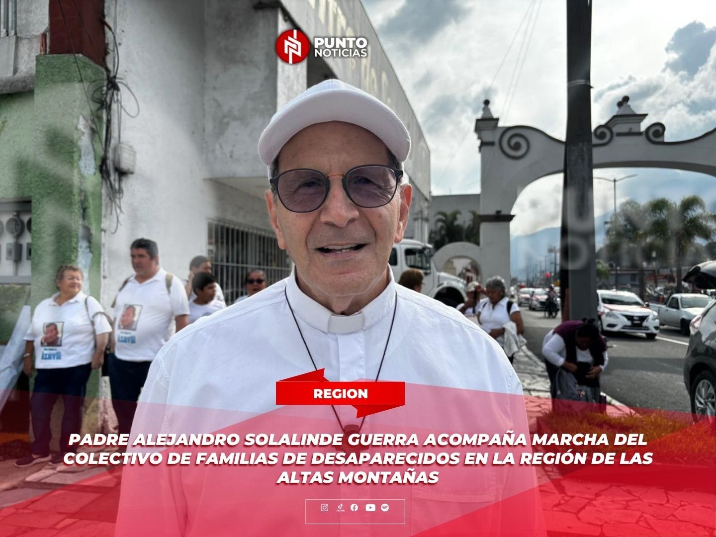 Padre Alejandro Solalinde Guerra acompaña marcha del Colectivo de Familias de Desaparecidos en la región de las Altas Montañas