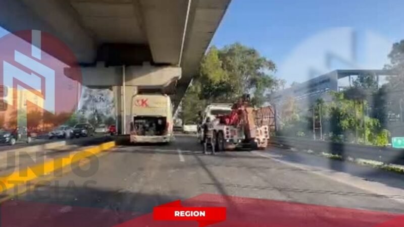 Autobús procedente de Orizaba choca en la autopista México-Puebla; deja 31 heridos