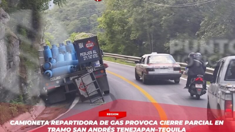 Camioneta repartidora de gas provoca cierre parcial en tramo San Andrés Tenejapan–Tequila