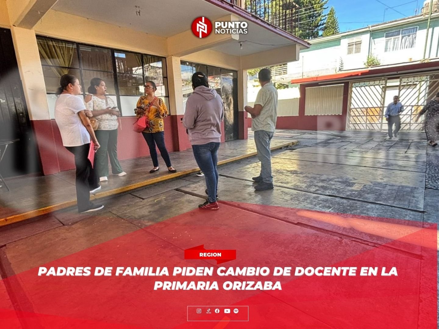 Padres de familia piden cambio de docente en la primaria Orizaba