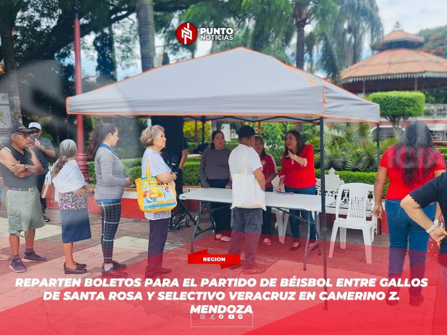 Reparten boletos para el partido de béisbol entre Gallos de Santa Rosa y Selectivo Veracruz en Camerino Z. Mendoza