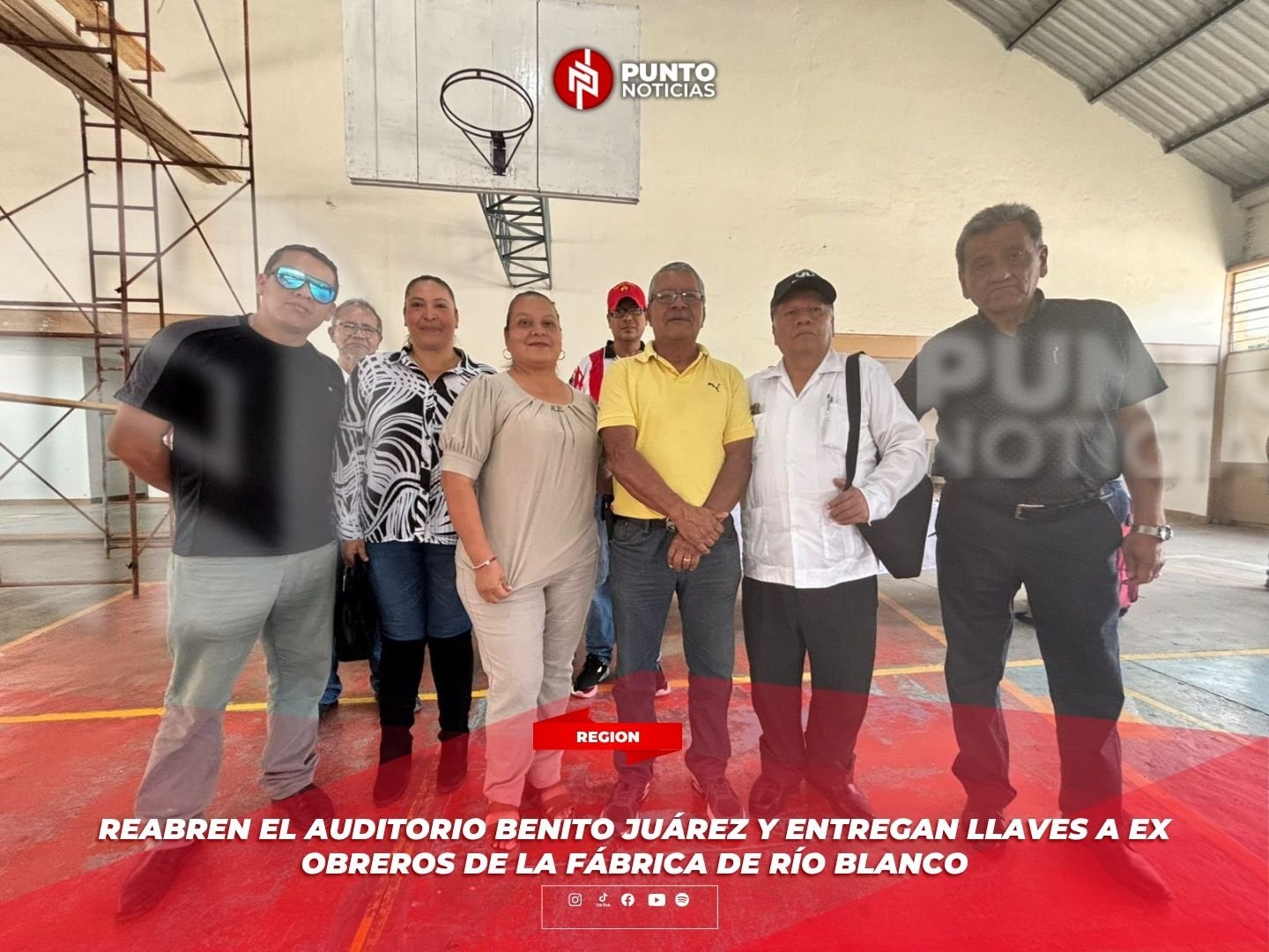 Reabren el Auditorio Benito Juárez y entregan llaves a ex obreros de la Fábrica de Río Blanco