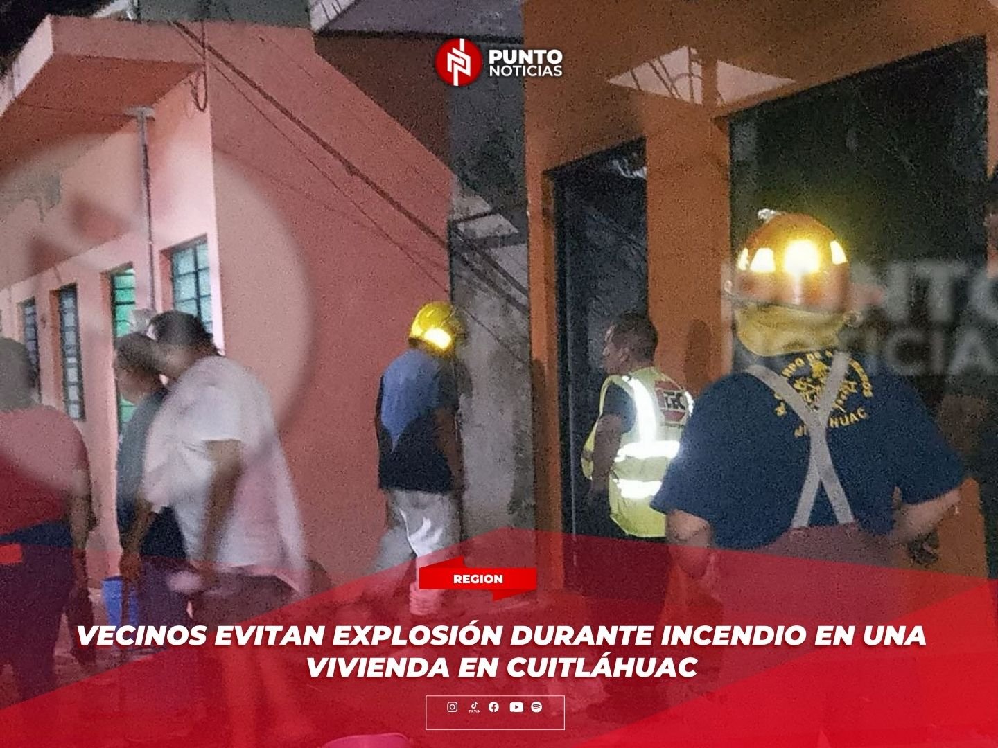 Vecinos evitan explosión durante incendio en una vivienda en Cuitláhuac.