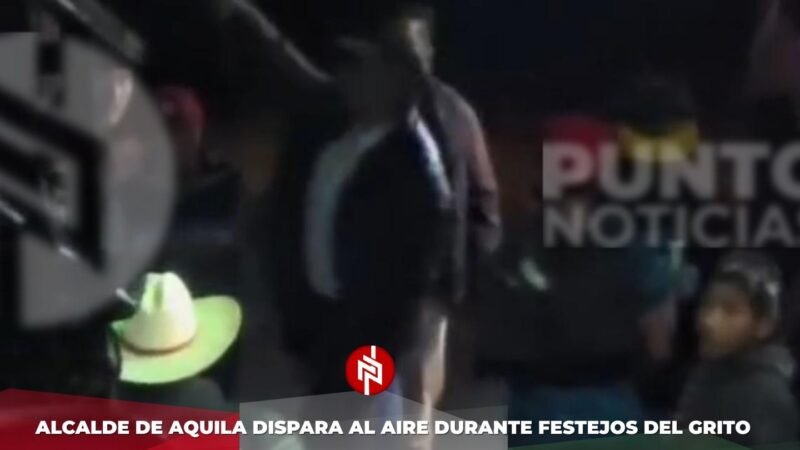 Alcalde de Aquila dispara al aire durante festejos del Grito