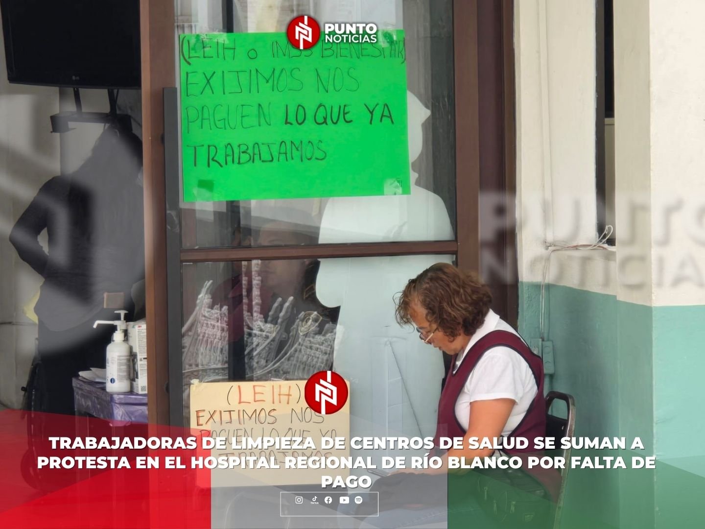 Trabajadoras de limpieza de centros de salud se suman a protesta en el Hospital Regional de Río Blanco por falta de pago