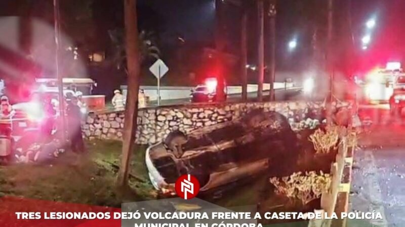 Tres lesionados dejó volcadura frente a caseta de la Policía Municipal en Córdoba