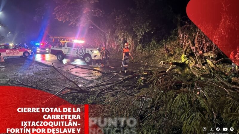 Cierre total de la carretera Ixtaczoquitlán–Fortín por deslave y caída de árboles